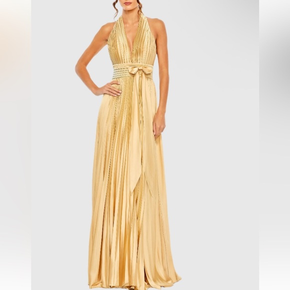 MAC DUGGAL 11636 Pleated Halter Neck Gown Bow Detail Size 8 NWT